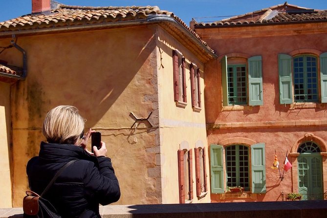 Picturesque Luberon - From AIX-EN-PROVENCE - What the guide adds to the experience
