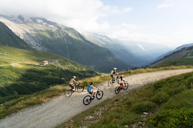 Point of view on the glaciers of Chamonix by electric mountain bike - Lausanne and Geneva in the itinerary