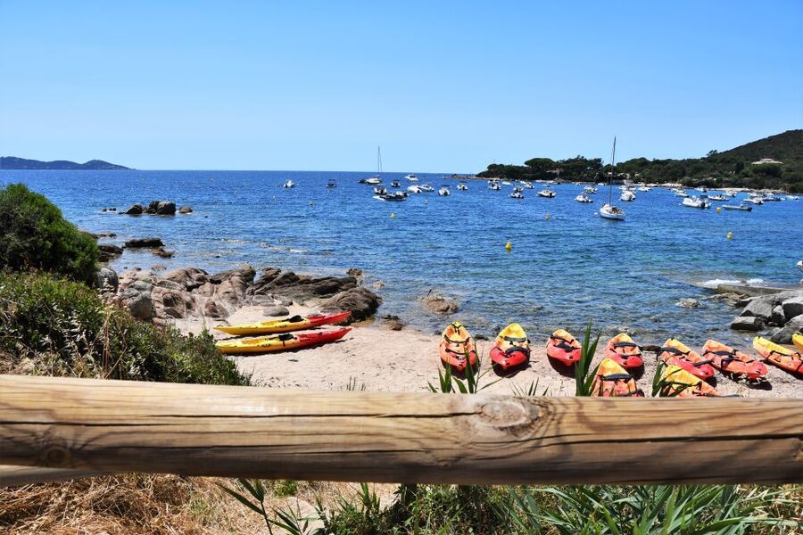 Porticcio: Guiding Kayaking Tour - Following the Sette e Nave rocky coast