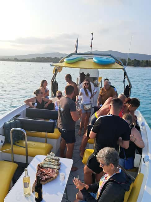 Porto-Vecchio : Sunset Cruise & Apéritif - Who will enjoy this cruise most