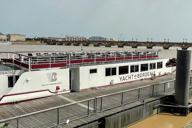 Prestige Commented Cruise glass of wine and Canelé in Bordeaux - A calm introduction to Bordeaux from the Garonne