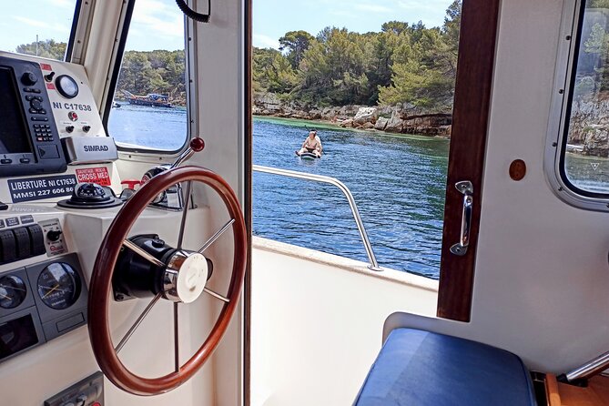 Private Boat Tour Cannes Lerins Islands - Cap d’Antibes and Billionaires Bay