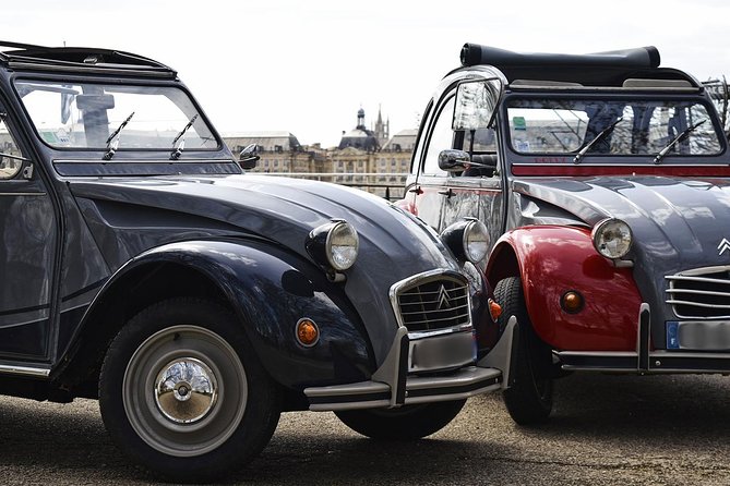 Private City Tour of Bordeaux in a Citroën 2CV - 1h30 - Crossing Bordeaux on two very different bridges