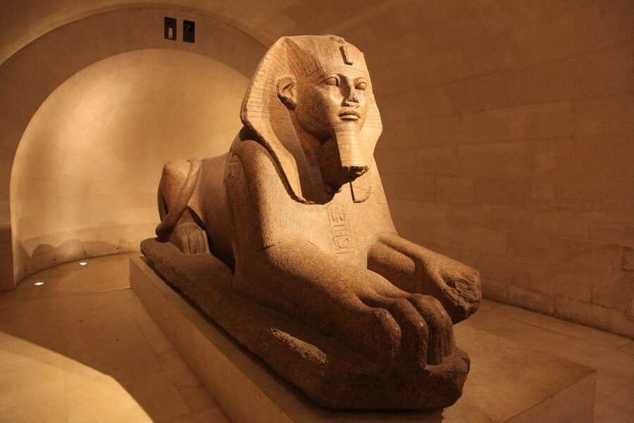 Private Guided Tour, The Louvre by night ! - Beginning with the Medieval Louvre
