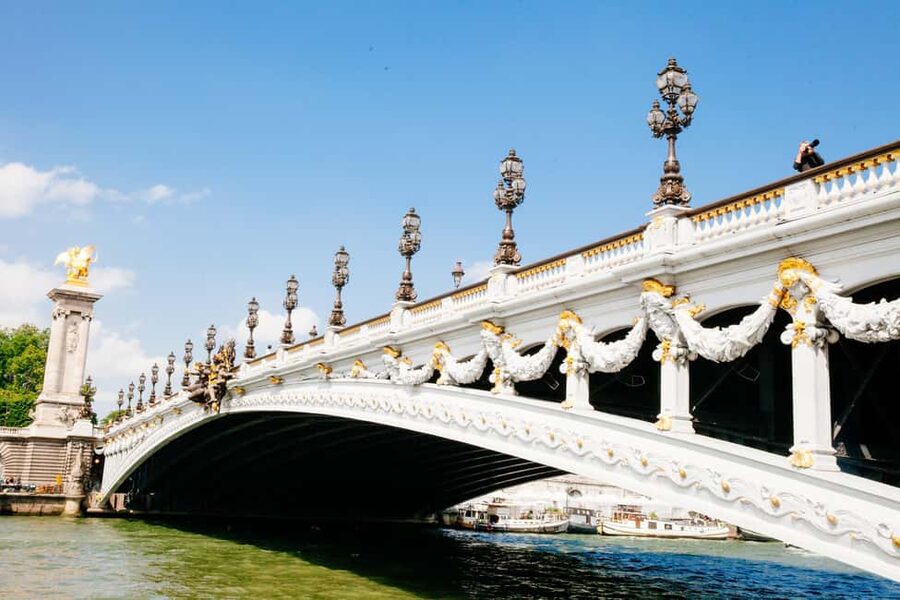 Private Secrets of Paris Bike Tour - Starting near the Eiffel Tower and following the Seine