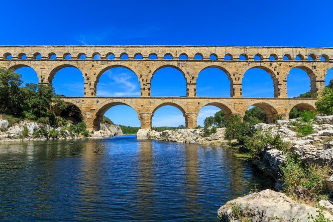 Provence in a Day Trip from Aix - Les Baux de Provence: one hour above the Alpilles