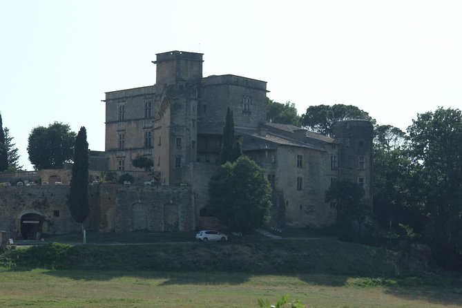 Provence Wineries and Luberon Villages Day Trip from Aix-en-Provence - Roussillon and the ochre colors of Provence