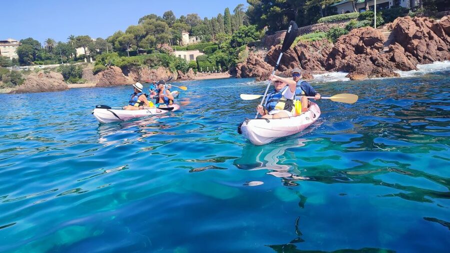 Rando Kayak Agay Guided Visit - Learning About Geology, Plants, and Wildlife
