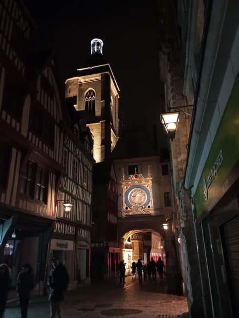 Rouen: Discover Rouen with a licenced tour guide - The courthouse and a remarkable Jewish connection
