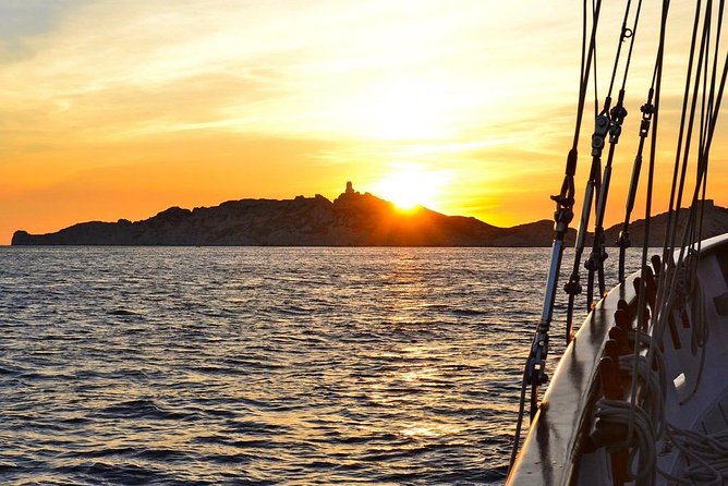 Sailing day in the heart of the Calanques - Meeting the Alliance at Marseille’s Old Port