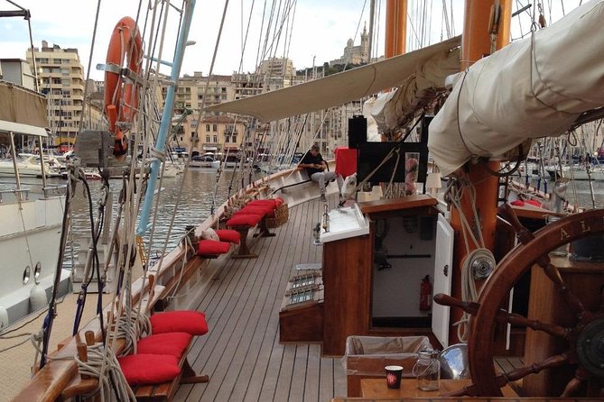 Sailing day in the heart of the Calanques - The crew and the language question