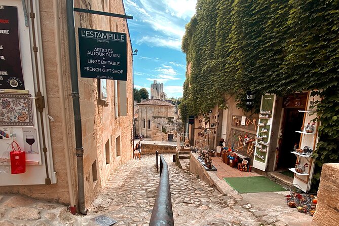 Saint-Emilion Afternoon Wine Tour - 2 Wineries & delicacies - A family winery and a proper French aperitif