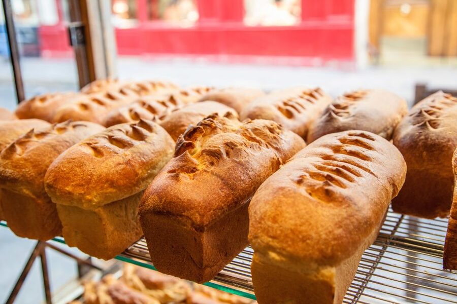 Saint-Germain-des-Prés: Pastry and Chocolate Walking Tour - The guide makes or breaks the walk