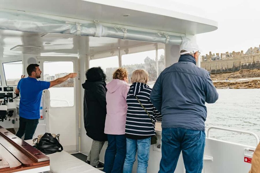 Saint-Malo: Guided Boat Tour with Local Captain - What the captain adds to the experience