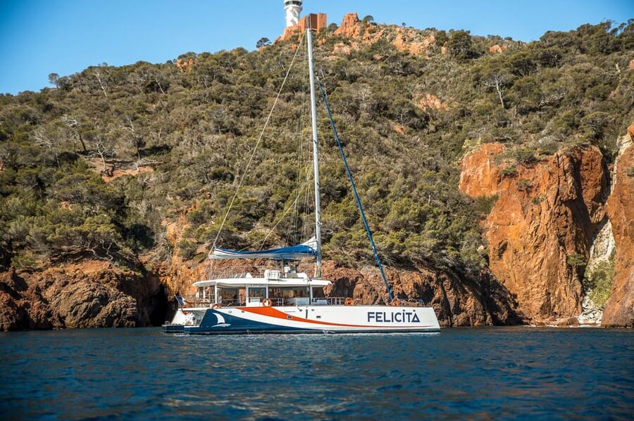 Saint Raphaël: Guided cruise, discover a beautiful coastline - What the three-hour pace feels like