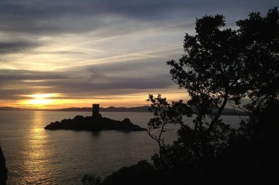 Saint-Raphaël : Sunset Cruise Cape Dramont & Golden Island - Key points to know before booking