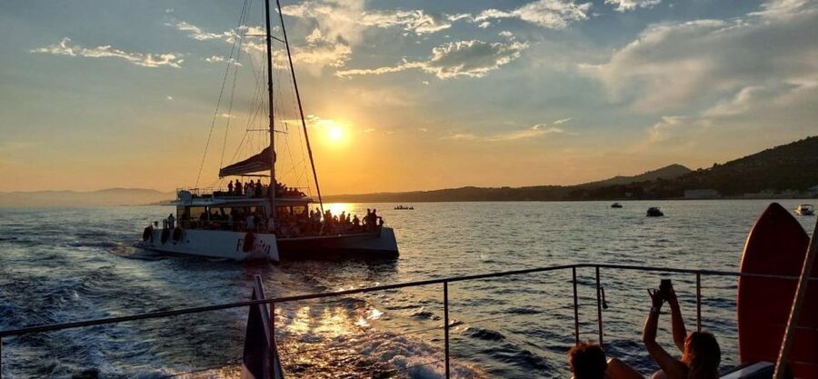 Saint-Raphaël : Sunset Cruise Cape Dramont & Golden Island - Anchoring beside Île d’Or at 8:15 PM