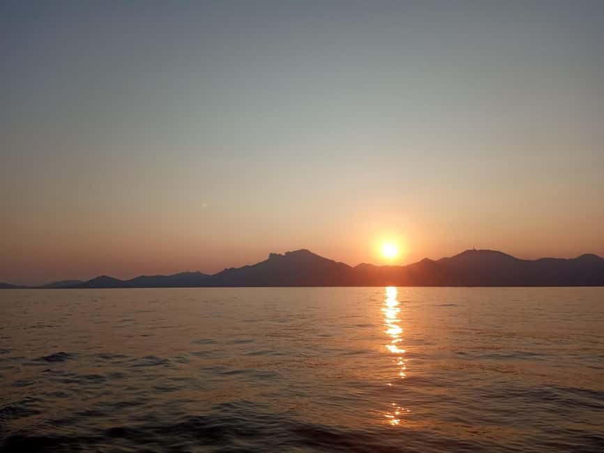 Saint Tropez: Evening Catamaran Party with Welcome Drink - Key points at a glance
