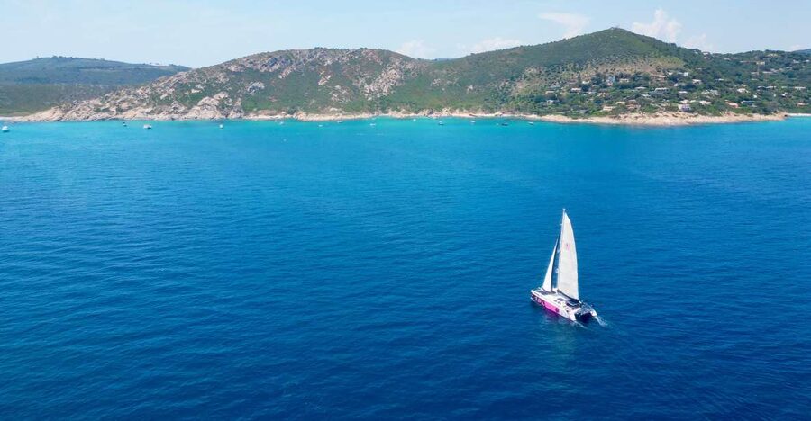 Saint Tropez: Evening Catamaran Party with Welcome Drink - Safety and behavior on a party boat