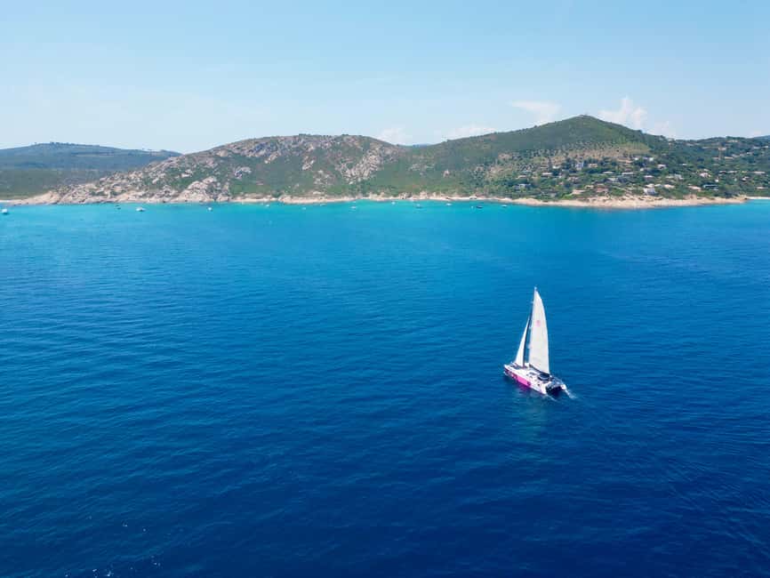 Saint Tropez: Evening Catamaran Party with Welcome Drink - A calm start with a welcome drink