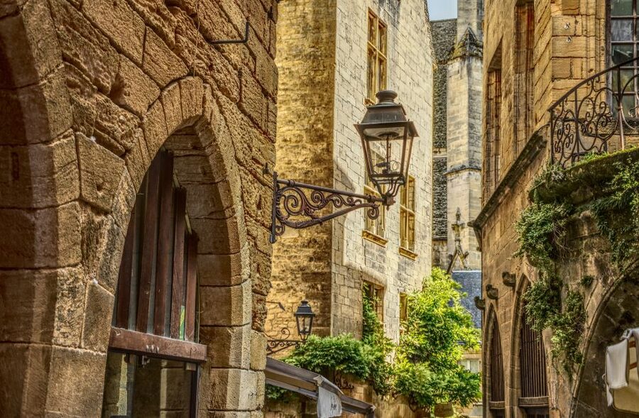 Sarlat Gourmet Tour & Market Visit with Tastings - Guide style can shape the experience