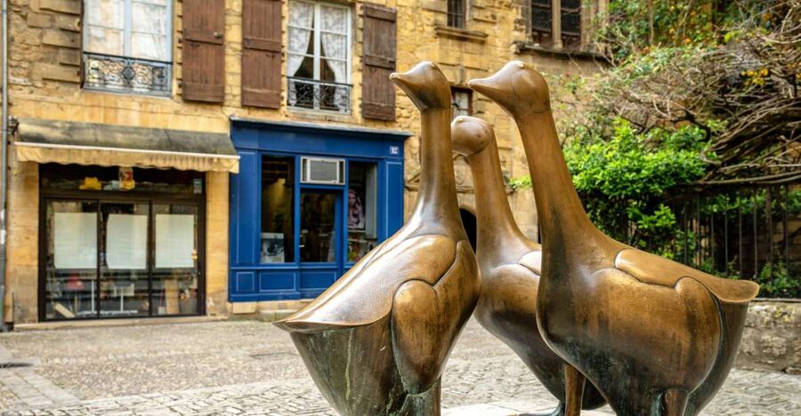 Sarlat Gourmet Tour & Market Visit with Tastings - Starting with Sarlat’s stone streets and landmarks