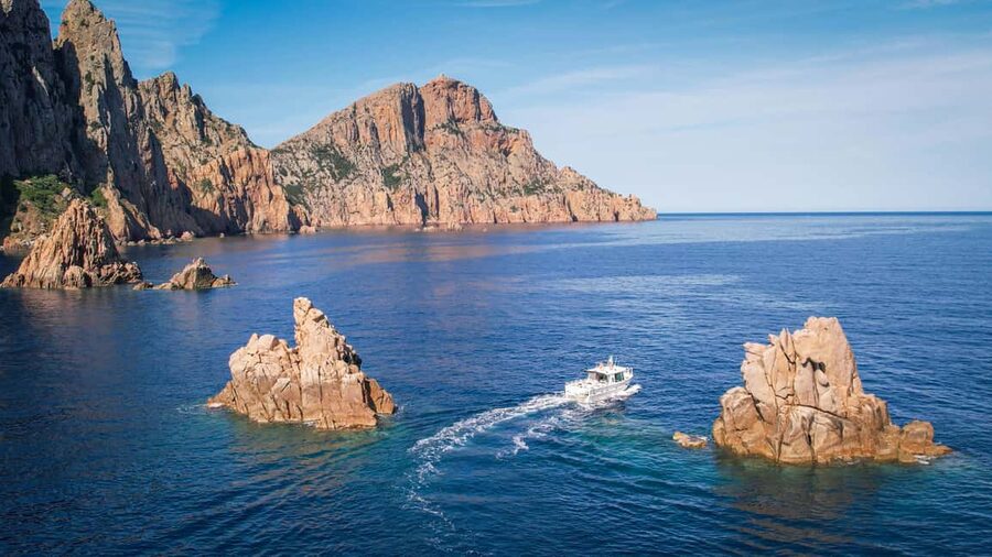 Scandola: Visit the Nature Reserve from Porto (France) - Entering the Capo Rosso Caves
