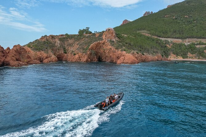 Sea excursion - Estérel Massif by boat - Leaving Port du Béal in Cannes