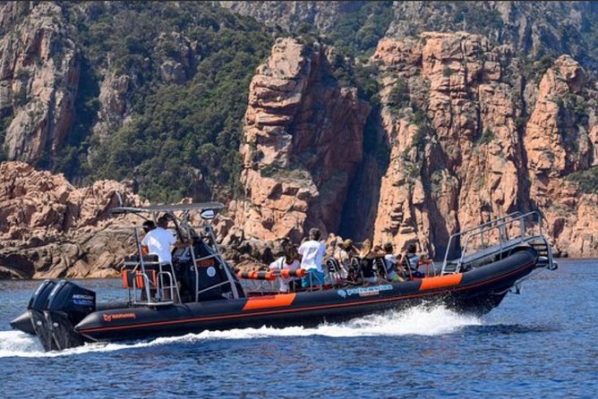 Sea trips Scandola Girolata and Calanches de Piana - A small boat with a lively personality