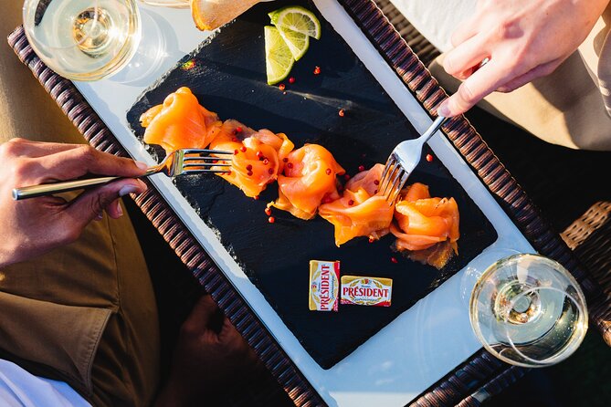 Seine River Dinner Cruise with Live Singer by VIP Yacht de Paris - Notre Dame, the Louvre, and the historic center