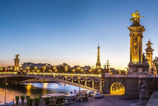 Seine River Dinner Cruise with Live Singer by VIP Yacht de Paris - Live singing and the evening mood