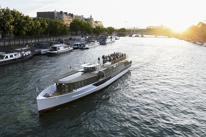 Seine River Guided Cruise by Vedettes de Paris - The first views: Eiffel Tower to Pont Alexandre III