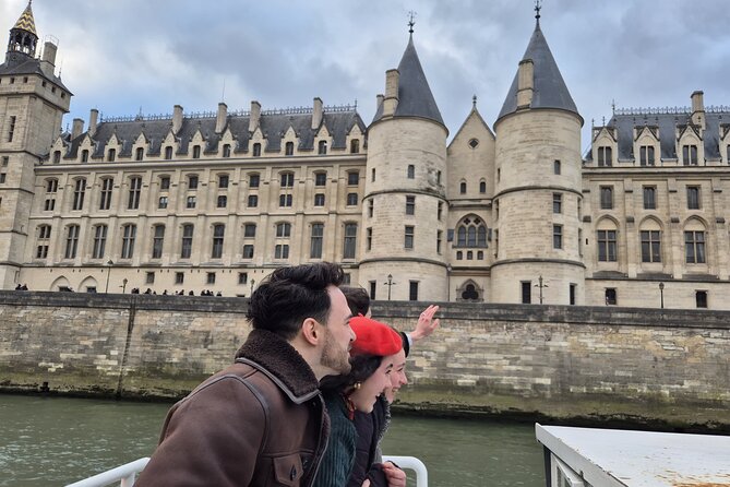 Seine River Sightseeing Guided Cruise by Vedettes du Pont Neuf - How the Commentary Affects the Ride