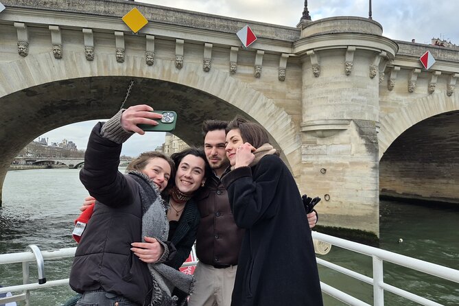 Seine River Sightseeing Guided Cruise by Vedettes du Pont Neuf - Choosing the Upper Deck or Lower Deck