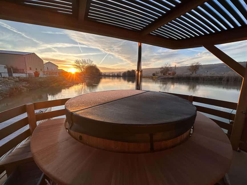 Semi Private Solar Boat Cruise in Champagne - What Sandra and Nicolas add to the ride