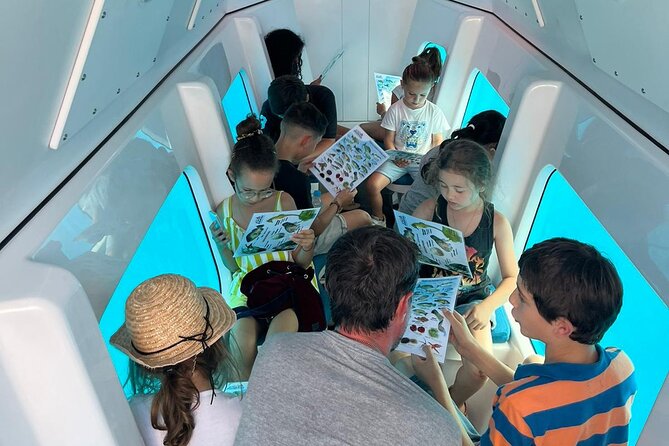 Semi-submarine: visit to the seabed of Porto Bay - The captain’s commentary and English option