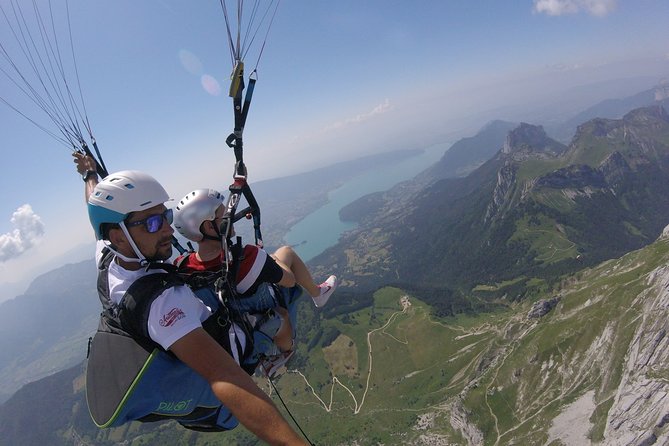 Sensation paragliding flight over the magnificent Lake Annecy - Getting Ready for Your First Tandem Flight