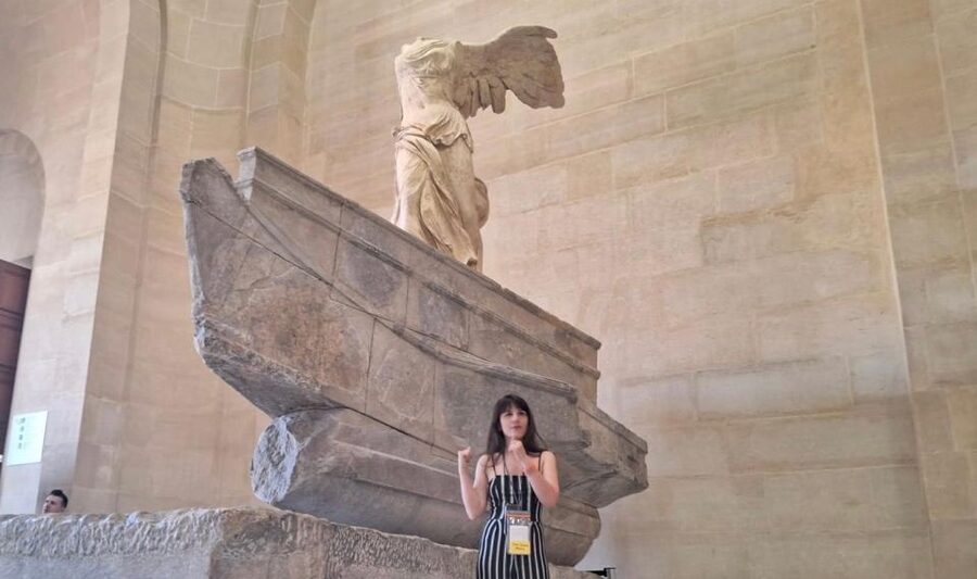 Skip-the-Line Louvre Museum Tour with Artist - Two hours with the Louvre’s greatest hits