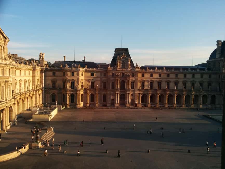 Skip-the-Line Louvre Museum Tour with Artist - The value of a small group capped at six