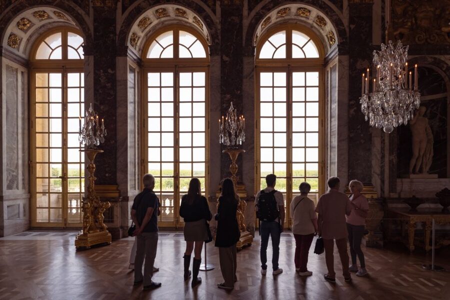 Skip-the-Line Versailles Palace Tour by Train from Paris - Meeting in central Paris and finding the train