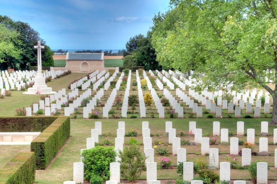 Small-Group Canadian Normandy D-Day Juno Beach from Paris - What the $283 price delivers