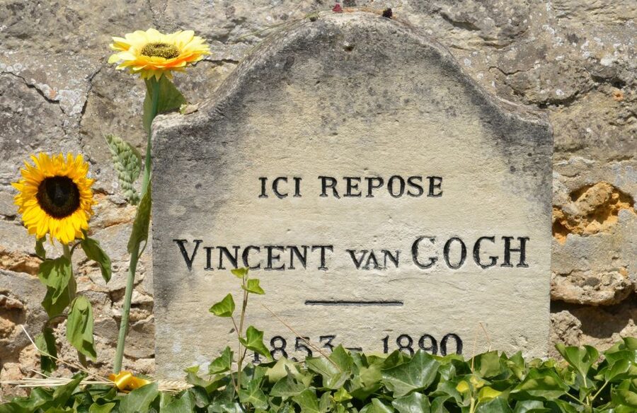Small-Group Giverny and Van Gogh's Room in Auvers from Paris - An hour for lunch in Auvers-sur-Oise