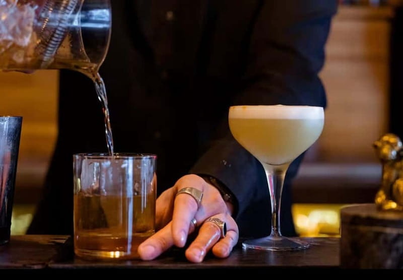 Solo travelers Meetup:A cultural stroll,Drinks & socializing - Key Points to Know Before You Go
