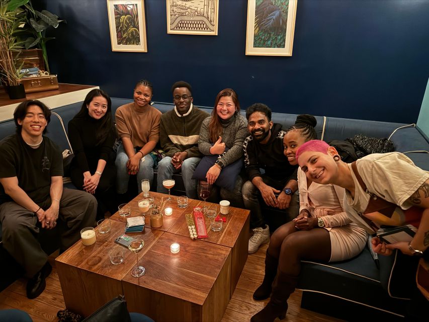 Solo travelers Meetup:A cultural stroll,Drinks & socializing - Victoria Patrick’s Role in the Night