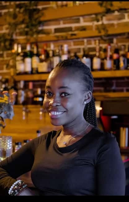 Solo travelers Meetup:A cultural stroll,Drinks & socializing - Meeting at République After Dark