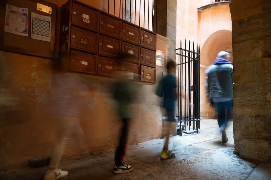 Storytelling tour of the Vieux-Lyon for children in French - Starting at Place Saint-Jean
