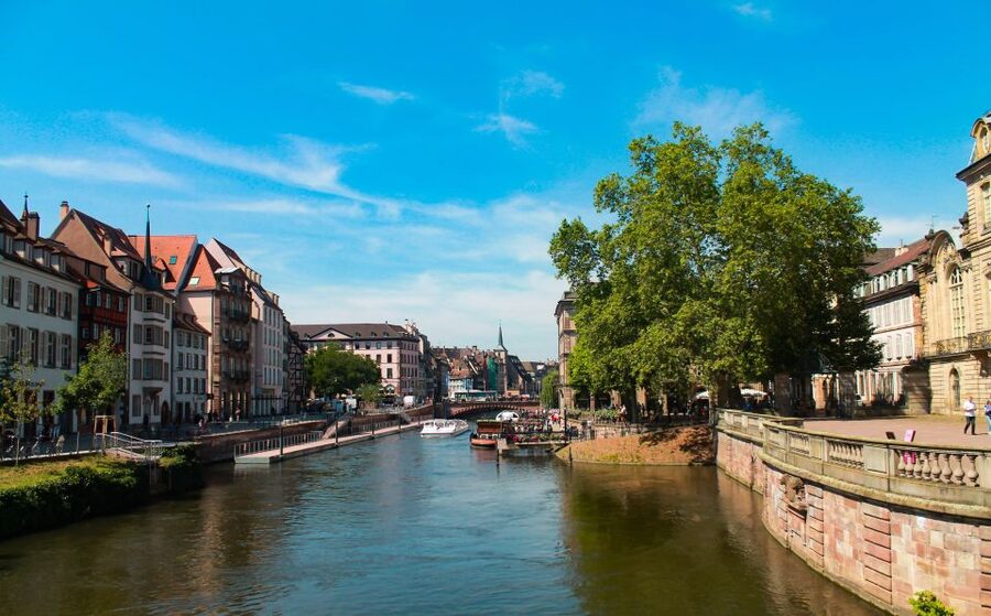 Strasbourg: City Highlights Walking Tour with Local Guide - Reaching Cathédrale Notre-Dame