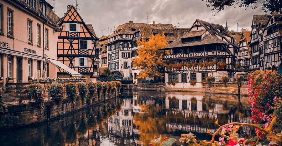 Strasbourg: Guided Historical Neighborhoods Walking Tour - Place Kléber and Strasbourg’s Christmas tradition