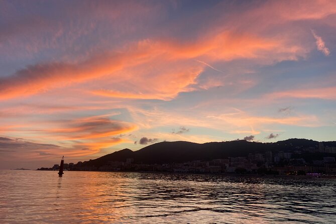 Sunset boat cruise with Aperitif at the Sanguinary Islands - Practical planning for Ajaccio