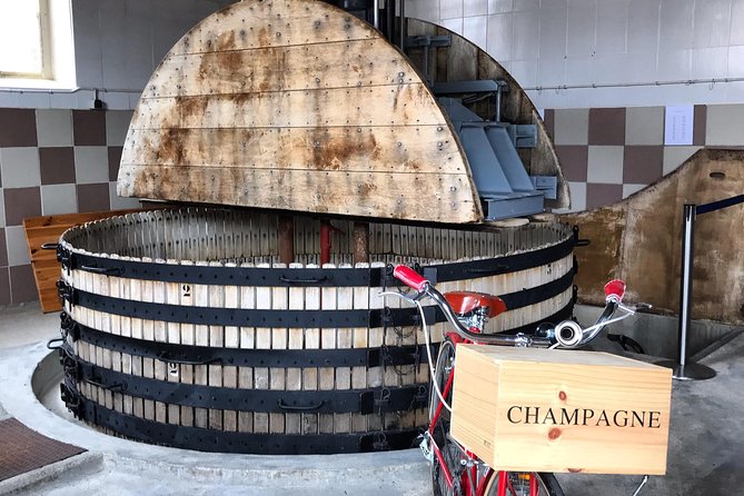 The Connoisseurs from Epernay (Private Half day Champagne Tour) - Hautvillers and the Dom Pérignon question